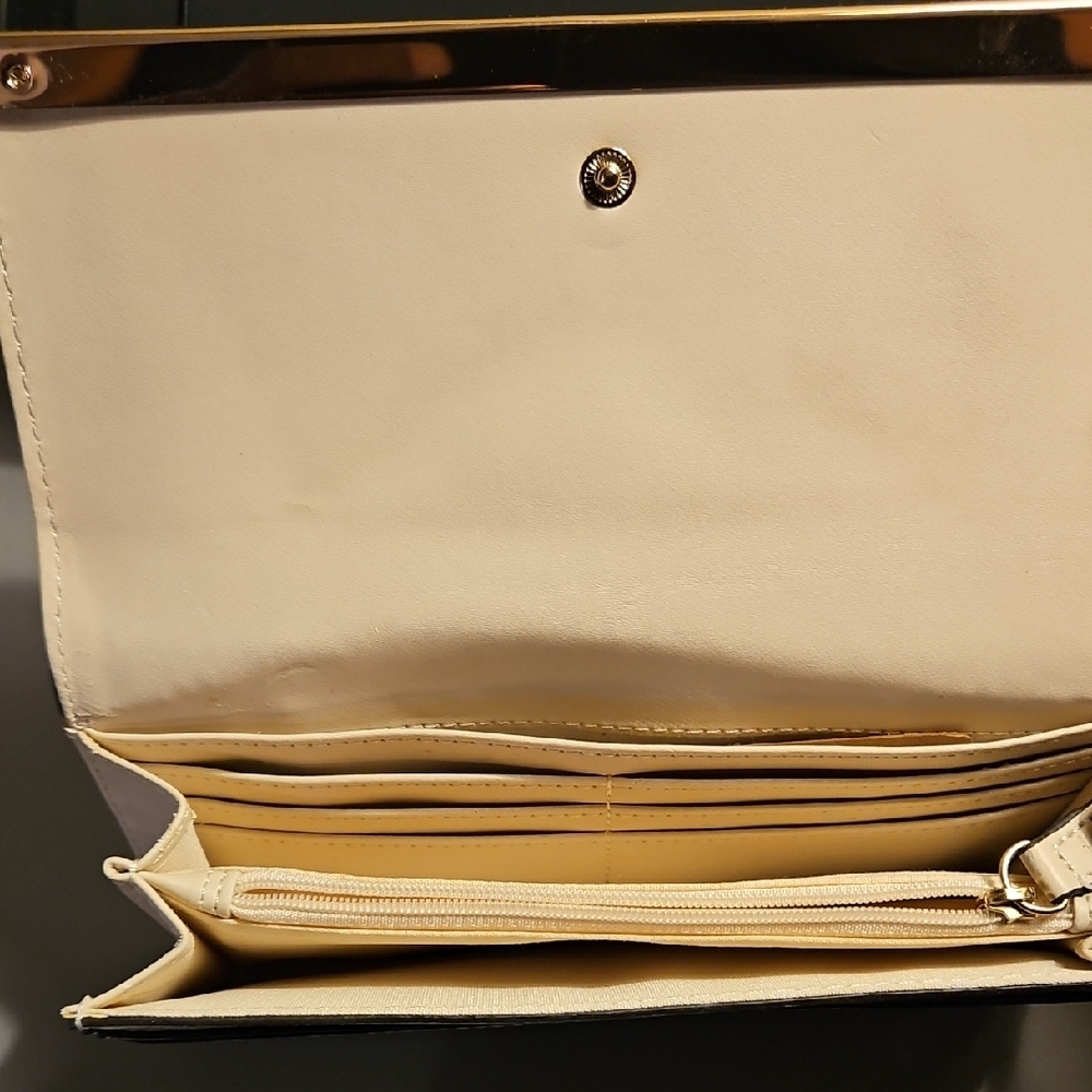 Clarks Cream Wallet - Picture 7 of 9